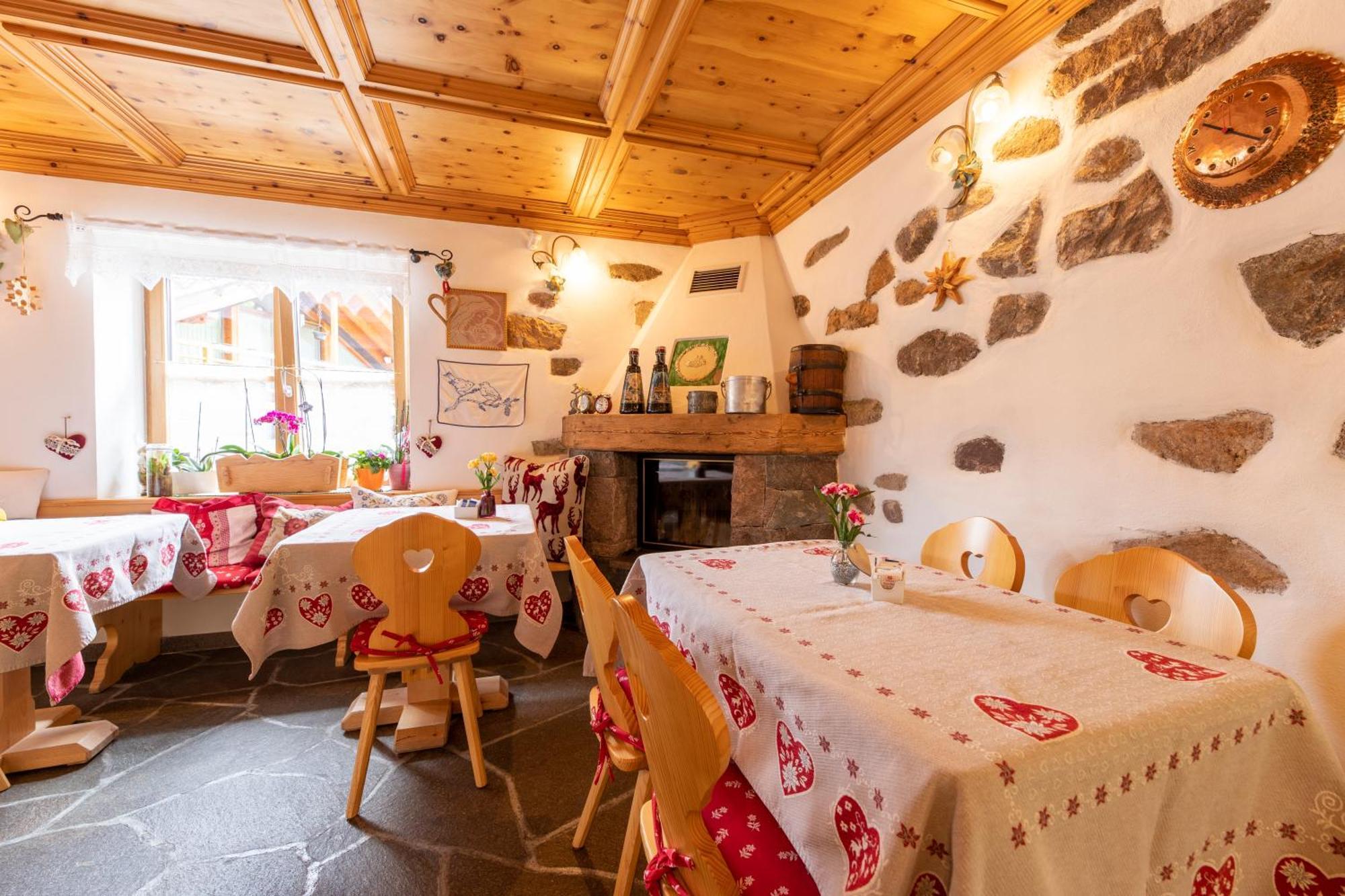 B.& B. Corradini Bed & Breakfast Castello-Molina di Fiemme Bagian luar foto